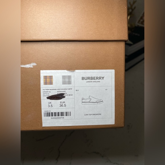 Authentic Burberry Beige Slip-On
Size: 36.5 - Picture 5 of 6